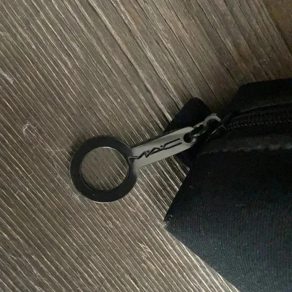 Mac |make up travel bag - Picture 3 of 7